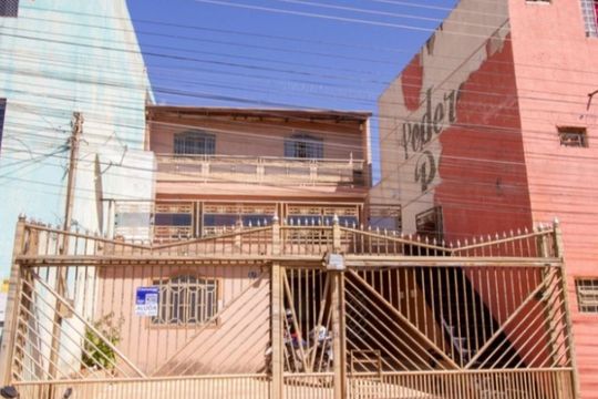 Fachada de casa à venda com 4 quartos, 270m² em QR 602, Brasília