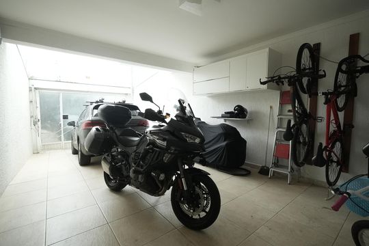 Garagem de casa à venda com 3 quartos, 169m² em Vila Bastos, Santo André