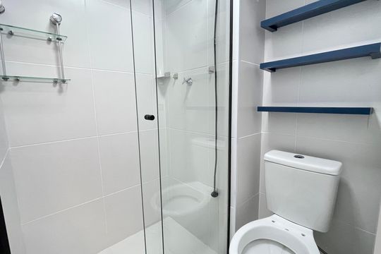 Banheiro de apartamento para alugar com 1 quarto, 33m² em Butantã, São Paulo