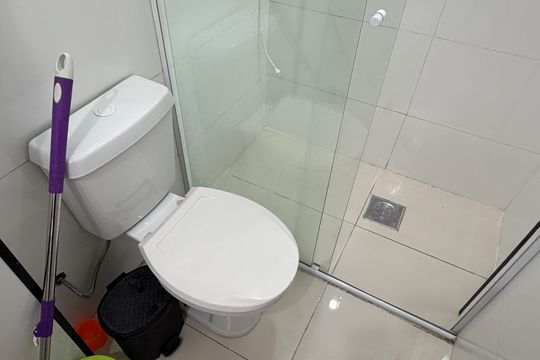 Banheiro de kitnet/studio para alugar com 1 quarto, 35m² em Embaré, Santos