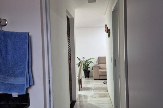 Corredor de apartamento para alugar com 2 quartos, 50m² em Parque São Lourenço, São Paulo