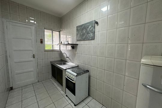Cozinha de apartamento para alugar com 1 quarto, 42m² em Centro, São Vicente