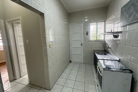 Cozinha de apartamento para alugar com 1 quarto, 42m² em Centro, São Vicente