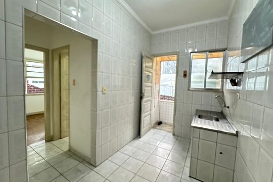 Cozinha de apartamento para alugar com 1 quarto, 42m² em Centro, São Vicente