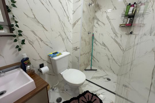 Banheiro de apartamento à venda com 2 quartos, 53m² em Jardim Belval, Barueri