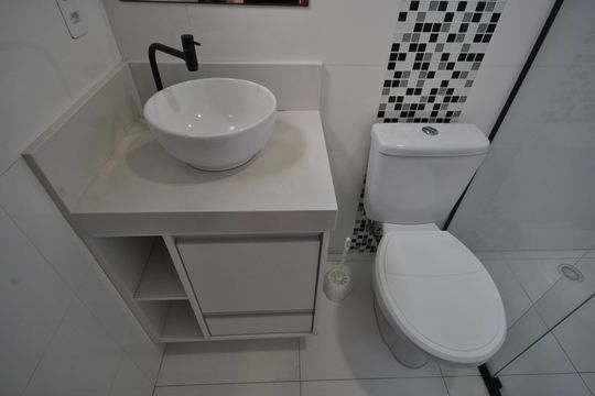 Banheiro da Suíte 2 de casa de condomínio para alugar com 2 quartos, 63m² em Vila Ede, São Paulo