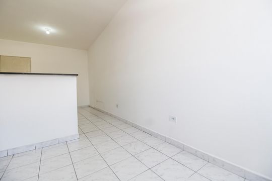Cozinha de kitnet/studio para alugar com 1 quarto, 30m² em Jardim Silveira, Barueri