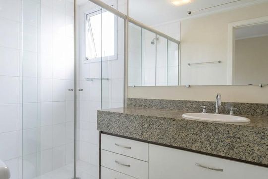 Banheiro de apartamento à venda com 2 quartos, 132m² em Campo Grande, São Paulo