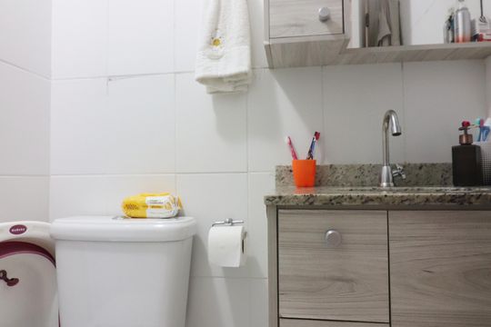 Banheiro Social de apartamento à venda com 2 quartos, 54m² em Paulicéia, São Bernardo do Campo