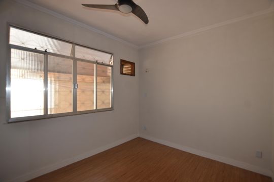 Quarto 1 de apartamento para alugar com 2 quartos, 60m² em Bento Ribeiro, Rio de Janeiro