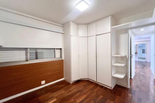 Quarto 1 de apartamento para alugar com 2 quartos, 92m² em Leblon, Rio de Janeiro