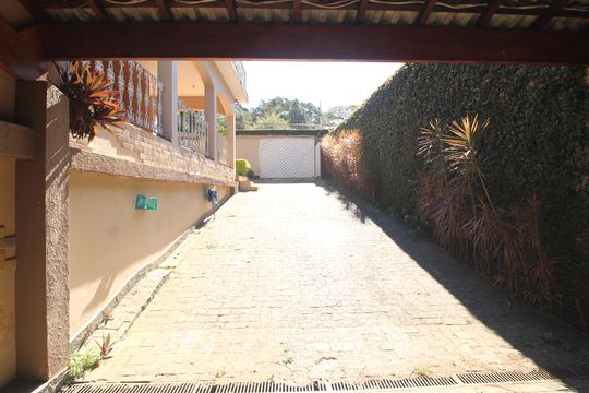 Garagem de casa para alugar com 4 quartos, 409m² em Vila Campo Grande, São Paulo