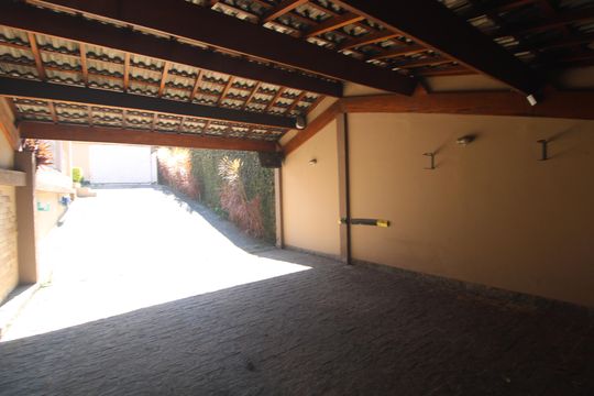 Garagem de casa para alugar com 4 quartos, 409m² em Vila Campo Grande, São Paulo