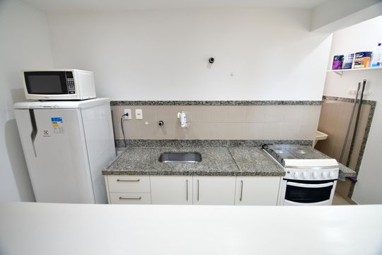 Cozinha de apartamento para alugar com 1 quarto, 55m² em Cambuí, Campinas