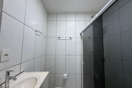 Banheiro de casa para alugar com 1 quarto, 50m² em Curicica, Rio de Janeiro