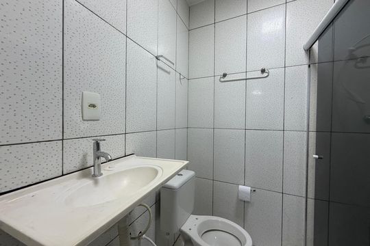Banheiro de casa para alugar com 1 quarto, 50m² em Curicica, Rio de Janeiro