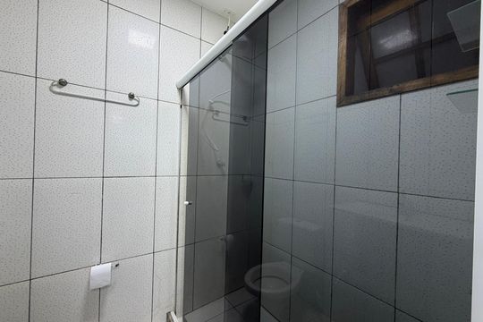Banheiro de casa para alugar com 1 quarto, 50m² em Curicica, Rio de Janeiro