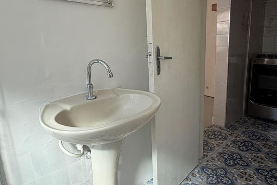 Banheiro de apartamento para alugar com 1 quarto, 47m² em Itararé, Santos