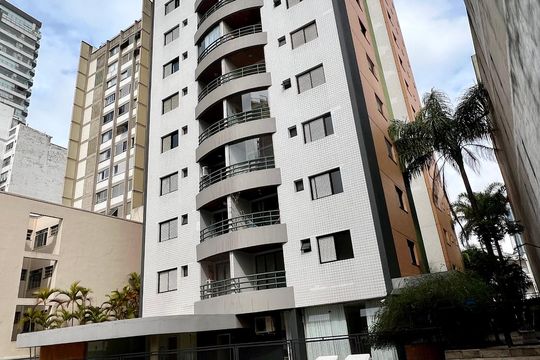 Fachada de apartamento à venda com 2 quartos, 60m² em Pinheiros, São Paulo