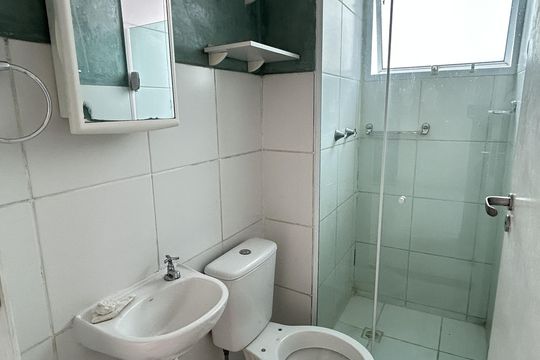 Banheiro social de apartamento para alugar com 2 quartos, 40m² em Engenheiro Leal, Rio de Janeiro