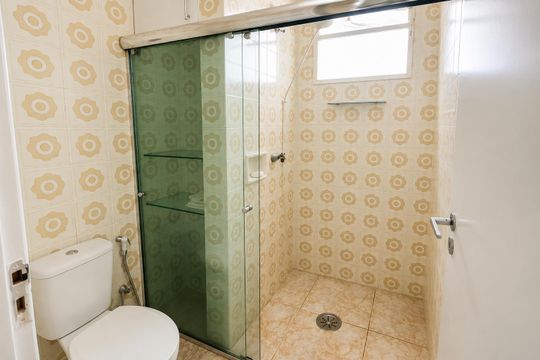 Banheiro de apartamento à venda com 3 quartos, 70m² em Conjunto Residencial Parque Bandeirantes, Campinas