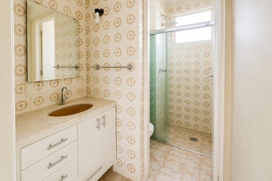 Banheiro de apartamento à venda com 3 quartos, 70m² em Conjunto Residencial Parque Bandeirantes, Campinas