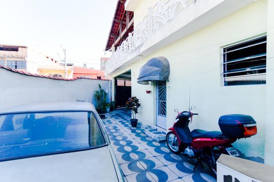 Garagem de casa à venda com 3 quartos, 145m² em Jardim Divinolandia, Guarulhos