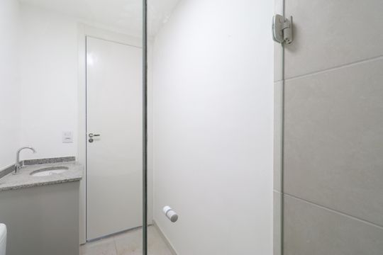 Banheiro de apartamento para alugar com 2 quartos, 37m² em Barra Funda, São Paulo