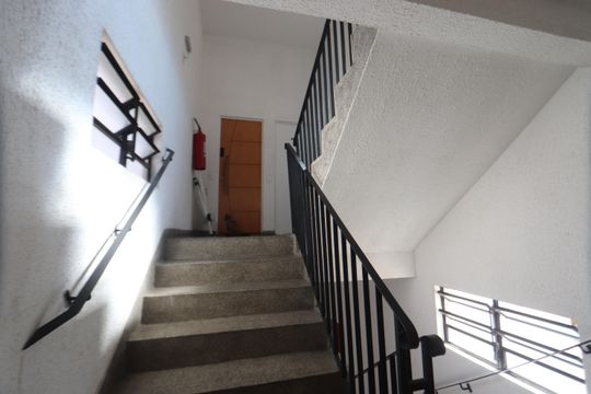 Escadas de apartamento para alugar com 2 quartos, 44m² em Vila Antonieta, São Paulo