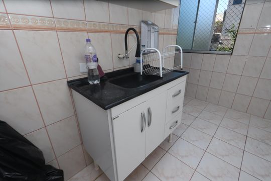 Cozinha de apartamento para alugar com 2 quartos, 44m² em Vila Antonieta, São Paulo