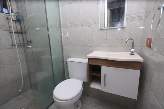 Banheiro de apartamento para alugar com 2 quartos, 44m² em Vila Antonieta, São Paulo