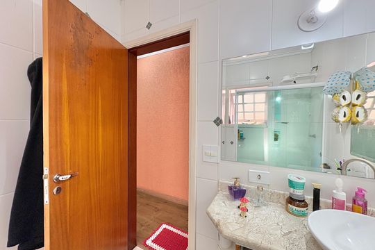 Banheiro de casa à venda com 3 quartos, 115m² em Vila Palmeiras, São Paulo