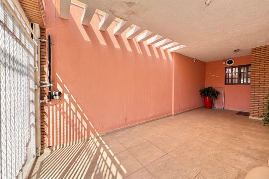 Garagem de casa à venda com 3 quartos, 115m² em Vila Palmeiras, São Paulo