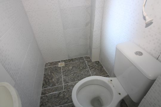 banheiro de kitnet/studio para alugar com 1 quarto, 40m² em Vila Guilhermina, São Paulo
