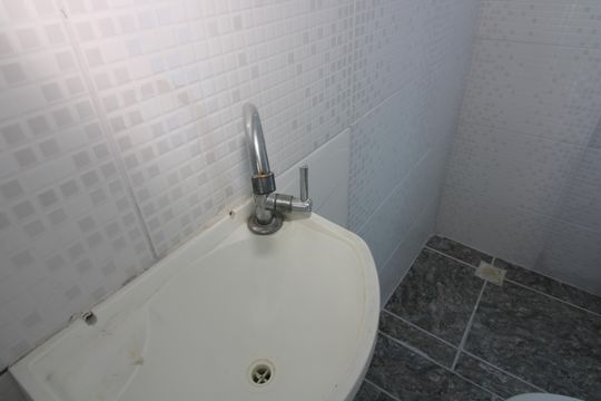 banheiro de kitnet/studio para alugar com 1 quarto, 40m² em Vila Guilhermina, São Paulo
