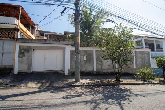 Fachada de casa à venda com 3 quartos, 215m² em Penha Circular, Rio de Janeiro