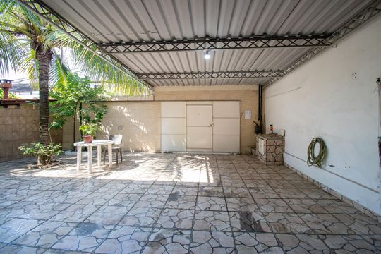 Garagem de casa à venda com 3 quartos, 215m² em Penha Circular, Rio de Janeiro