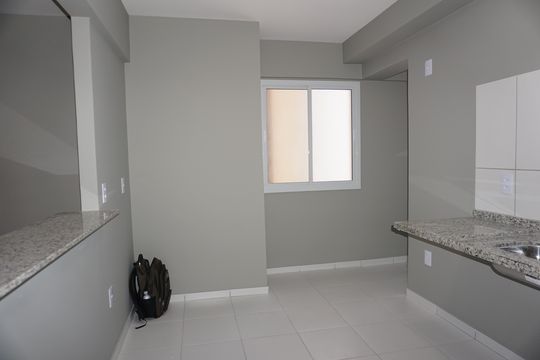 Cozinha de apartamento para alugar com 3 quartos, 125m² em Jardim dos Oliveiras, Embu das Artes