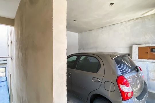 Garagem  de casa à venda com 2 quartos, 276m² em Parque Cisper, São Paulo