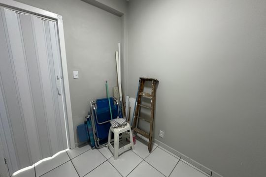 Quarto de Serviço de apartamento para alugar com 3 quartos, 105m² em Itararé, São Vicente