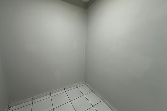 Quarto de Serviço de apartamento para alugar com 3 quartos, 105m² em Itararé, São Vicente
