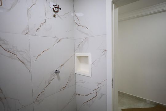 Banheiro da Suíte 1 de casa à venda com 3 quartos, 150m² em Parque Continental, São Paulo
