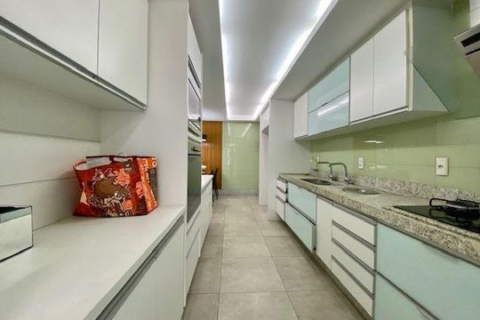 Apartamento à venda com 4 quartos, 302m² em Icaraí, Niterói