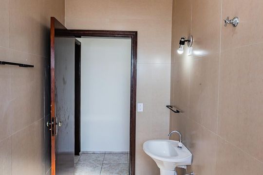 Banheiro de casa para alugar com 2 quartos, 130m² em Jardim Vista Linda, São Paulo