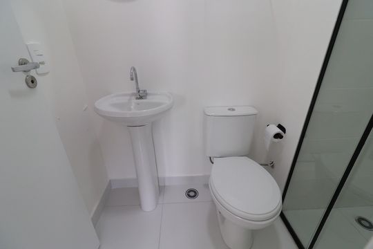 Banheiro de apartamento para alugar com 2 quartos, 33m² em Socorro, São Paulo