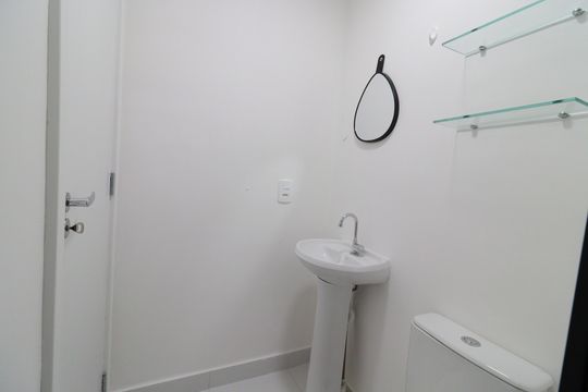Banheiro de apartamento para alugar com 2 quartos, 33m² em Socorro, São Paulo