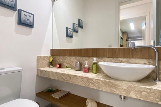 Banheiro social de apartamento à venda com 3 quartos, 91m² em Centro, Osasco