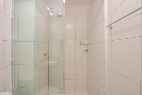 Banheiro da Suíte de apartamento para alugar com 2 quartos, 69m² em Jardim Carvalho, Porto Alegre