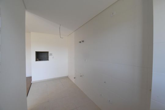 Sala/Cozinha de apartamento à venda com 2 quartos, 56m² em Santo Inácio, Curitiba