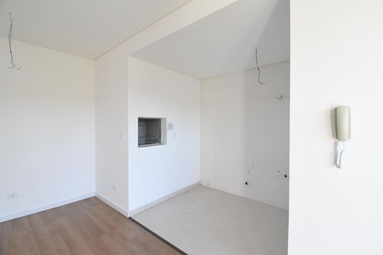 Sala/Cozinha de apartamento à venda com 2 quartos, 56m² em Santo Inácio, Curitiba